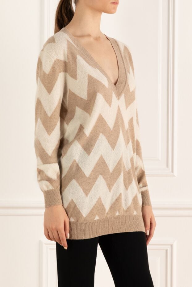 Malo beige womens cashmere jumper with a deep wavy-striped neckline 132115 - photo 3