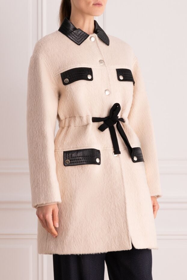 Giambattista Valli пальто женское розовое с поясом и контрастными кожаными вставками 142250 - фото 3
