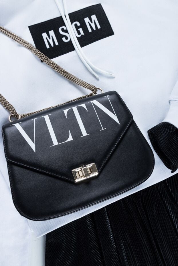 Valentino women's black leather bag with white logo and flap with clasp 142908 - photo 2