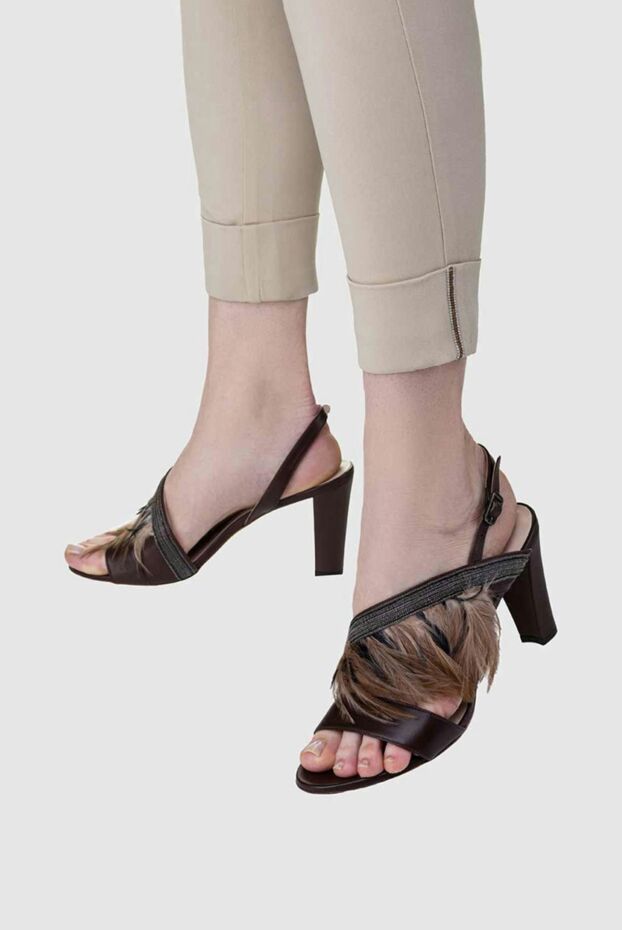 Women's brown sandals with shiny stripe and feathers - photo 2