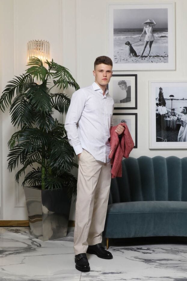 Men's cotton trousers beige with classic creases - photo 2