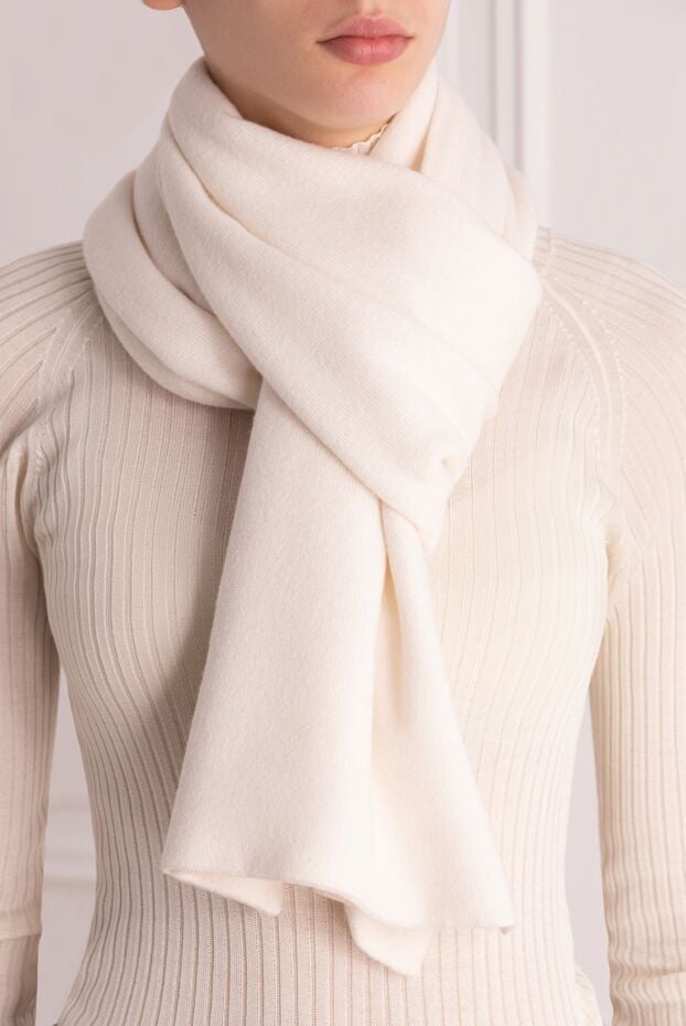 Cashmere & Silk Milano women's white cashmere scarf with delicate texture 147167 - photo 2