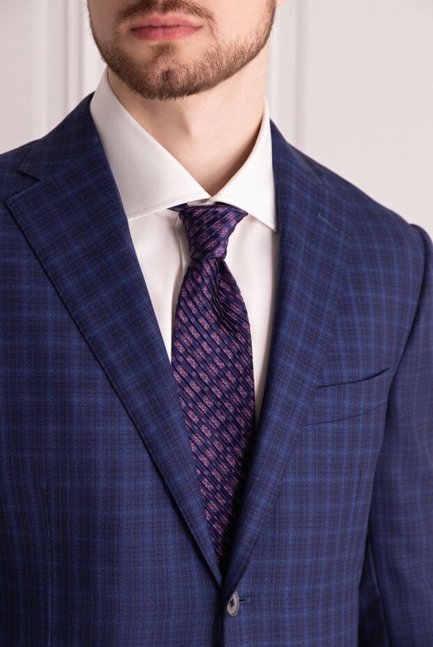 Темно-синий шелковый галстук с повторяющимся декоративным элементом - фото 2