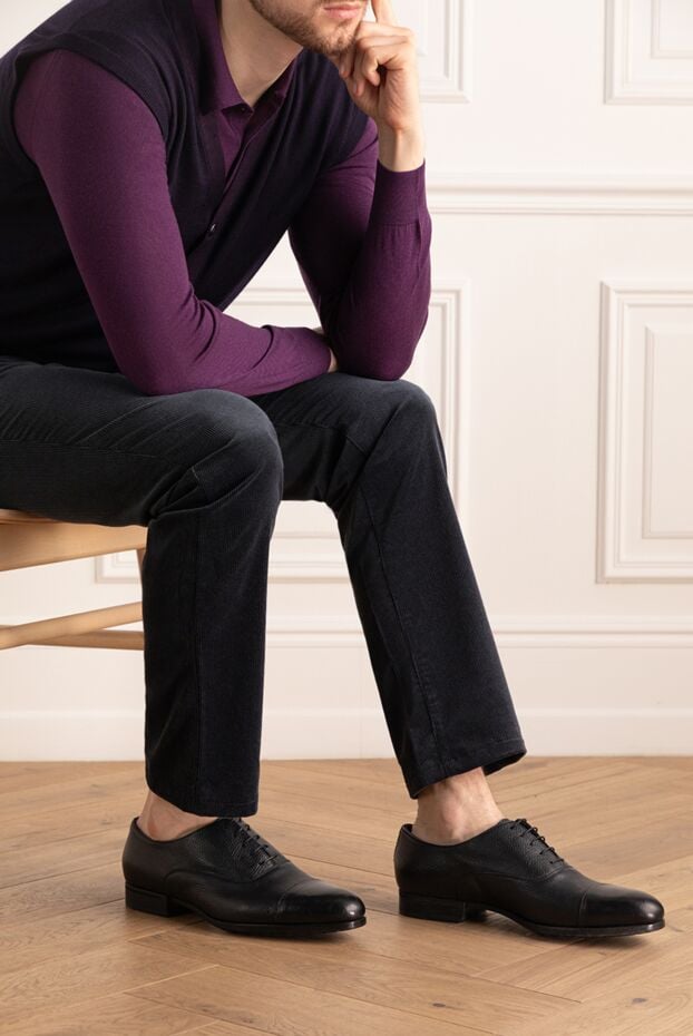 Doucal`s classic black textured leather oxfords with a straight seam 154573 - photo 2