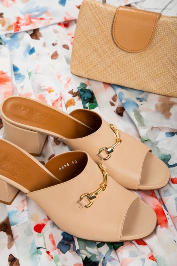 Doucal`s women's beige leather sandals with metal insert 159019 - photo 2