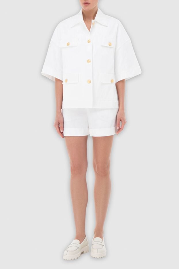 Stylish women's set white with accent buttons and shorts - photo 2