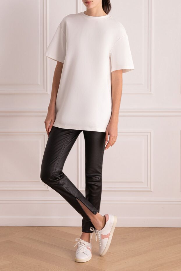 Area white t-shirt with a flower-shaped back cutout and rhinestone trim 168264 - photo 2