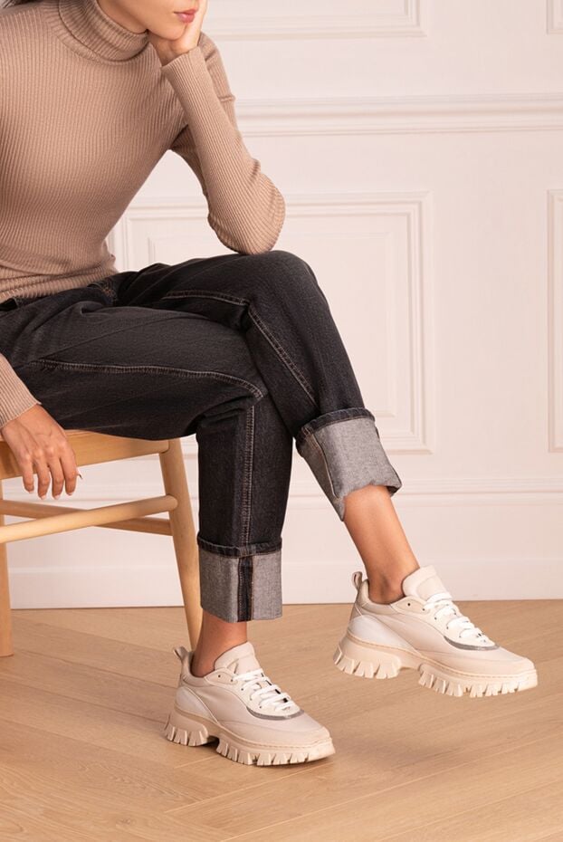 Women's sneakers with mesh and white laces in beige - photo 2