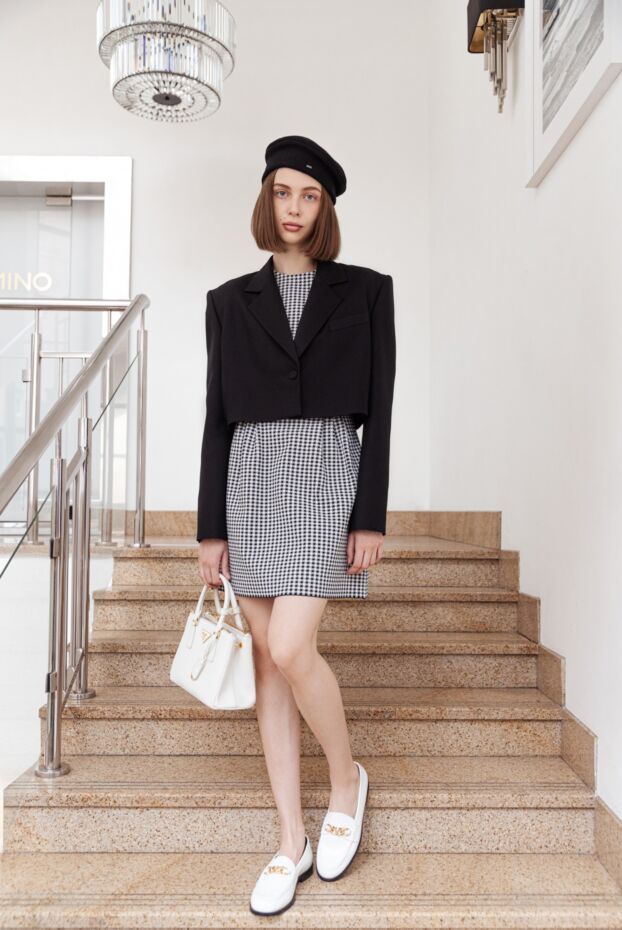 Women's black silk suit with a cropped jacket and straight trousers - photo 2