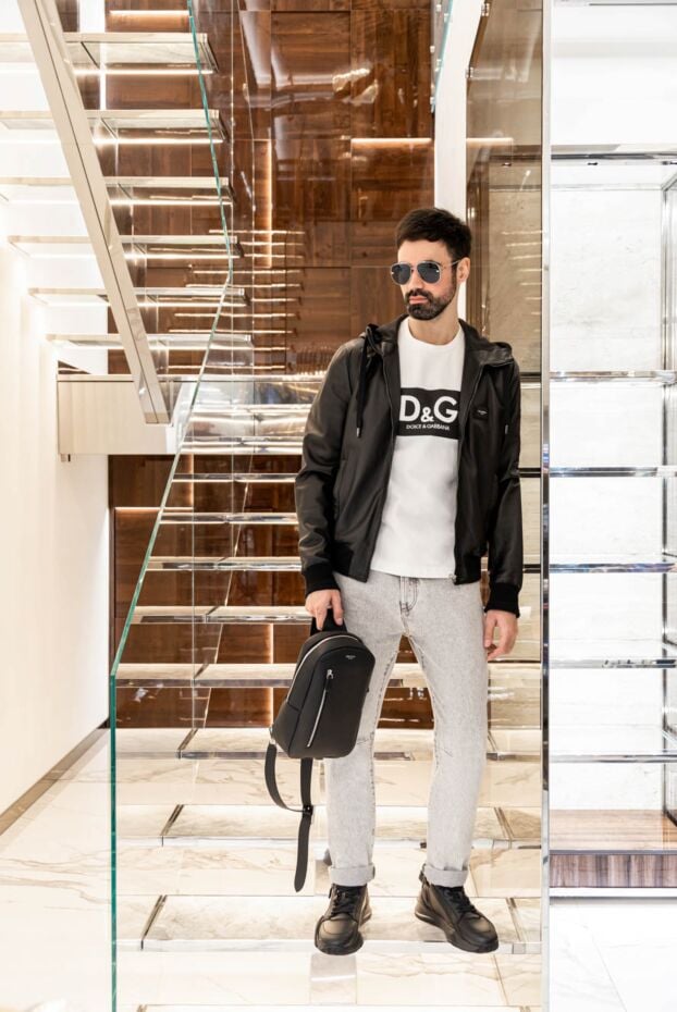 Dolce & Gabbana бавовняна футболка з чорною вставкою та брендингом 173570 - фото 2