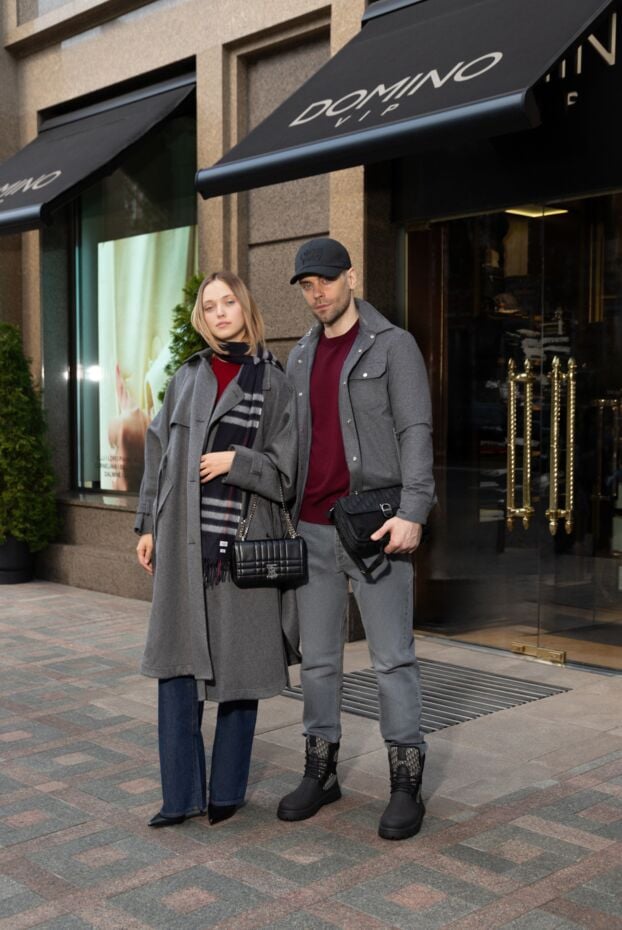 Burberry міні-сумка жіноча з геометричним простібкою і буквою на застібці 175238 - фото 2