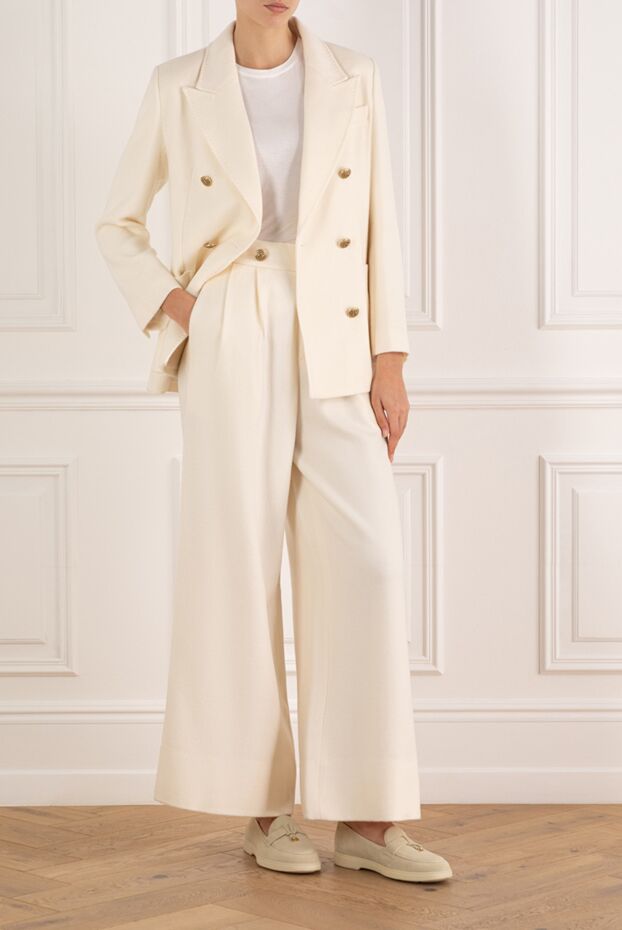 Women's white trouser suit with double-breasted jacket - photo 2