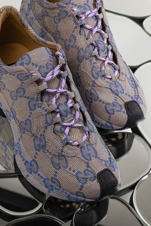 Gucci кожаные кроссовки с монограммой gg run женские голубые 186288 - фото 2