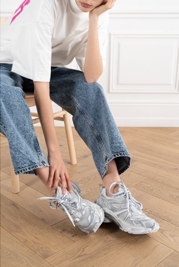 Balenciaga women's runner 2.0 sneakers in gray with a worn effect 186995 - photo 2