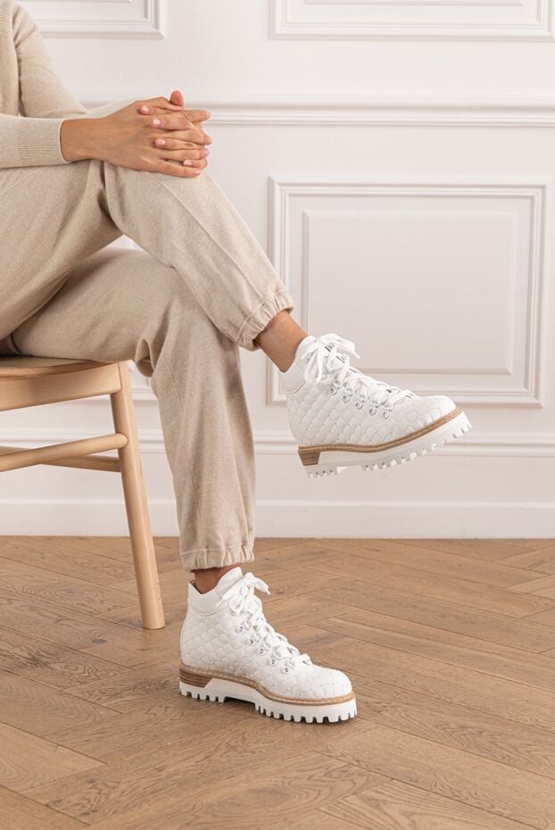 Le Silla hikers white quilted with crystals made of genuine leather for women 189969 - photo 3