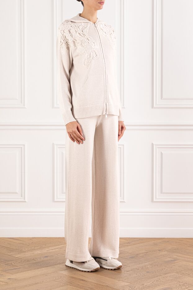 D.Exterior milk-colored walking suit with openwork inserts on the shoulders 191390 - photo 3