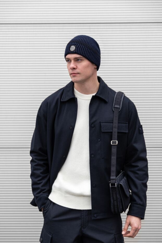 Stone Island a textured winter hat in dark blue with a contrasting patch insert 191444 - photo 2