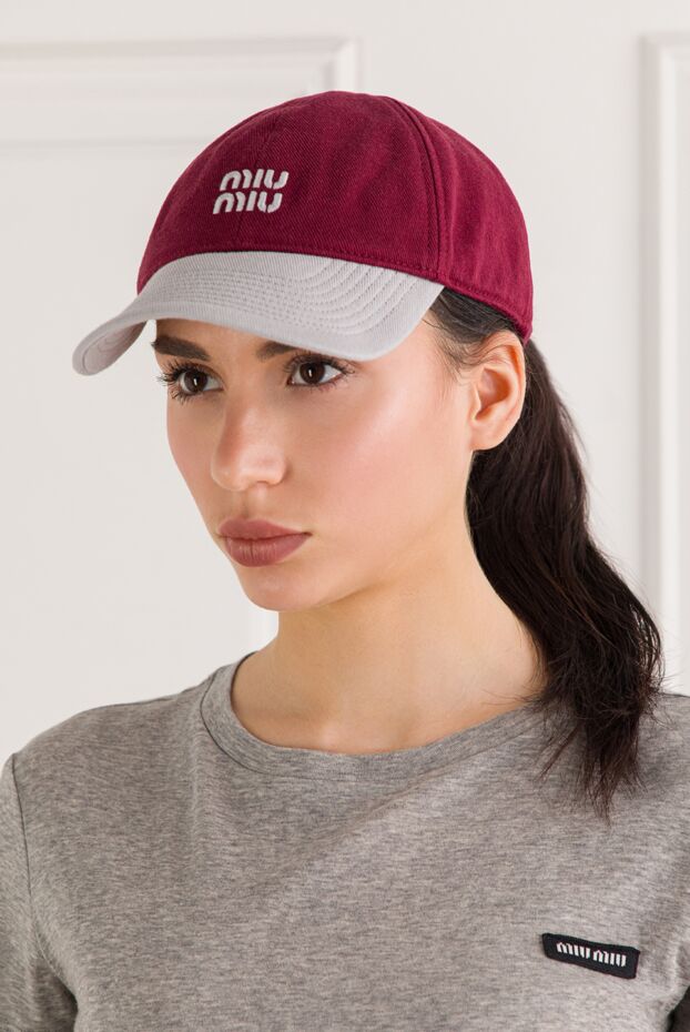Miu Miu women's cap made of burgundy cotton with a contrasting light visor 192630 - photo 3