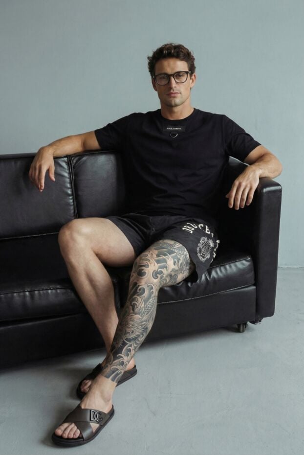 Dolce & Gabbana black beach boxer shorts with contrasting logo 193379 - photo 2