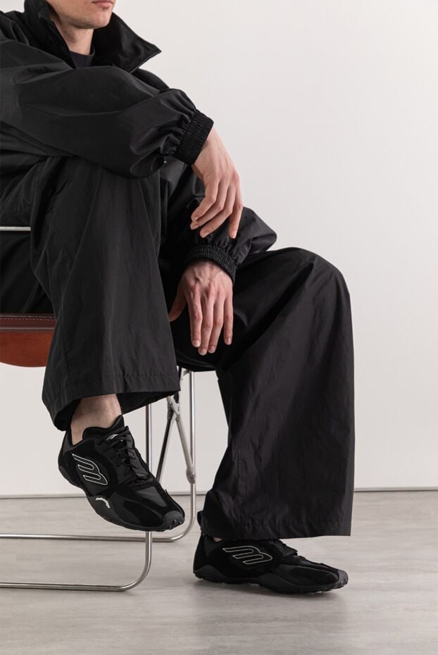 Balenciaga men's monday ultra sneakers in black with a distressed effect 193995 - photo 2