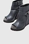Brunello Cucinelli Ботильйони жіночі сірі шкіряні зі срібною смужкою та пряжкою - відкритий носок, срібна смужка, пряжка. натуральна шкіра. блискавка. Висота підборів: 10 сантиметрів. Країна виробник: Італія. Догляд: спеціалізоване чищення - фото 5