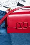 Сумка зі шкіри червона жіноча Valentino - металевий логотип, ланцюжки. натуральна шкіра. кнопка. Країна виробник: Италия. Догляд: спеціалізоване чищення - фото 8