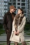 Brunello Cucinelli Джемпер бежевый женский фактурной вязки с короткими рукавами - контрастные полоски на горловине, вязаное кружево, короткий рукав. 38% мохер, 38% шерсть, 19% полиамид, 5% эластан. Страна производитель: Италия. Уход: специализированная чистка - фото 7