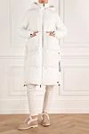 White polyester down coat for women After Label - hood. 100% polyester. Closure: zipper. two side pockets. Insulation: down. Country of manufacture: Italy. Care: specialized cleaning - photo 2