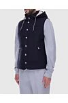 Brunello Cucinelli Жилет из шерсти, шелка и кашемира синий мужской - Съемный капюшон. 89% шерсть, 6% шелк, 5% кашемир. Кнопки. Нагрудный карман, два боковых кармана на молниях, два внутренних кармана на пуговицах. 100% нейлон. Утеплитель: Пух, перо. Страна производитель: Италия. Уход: специализированная чистка - фото 3