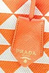 Prada Сумка з текстилю помаранчева жіноча - трикутний металевий логотип, геометричний візерунок по всій поверхні. текстиль. Країна виробник: Італія. Догляд: спеціалізоване чищення - фото 5