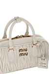 Miu Miu Сумка из кожи белая женская - позолоченная фурнитура, декоративные швы, металлический логотип. молния. 100% натуральная кожа. Страна производитель: Италия. Уход: специализированная чистка - фото 5
