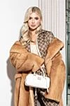 Miu Miu Сумка из кожи белая женская - позолоченная фурнитура, декоративные швы, металлический логотип. молния. 100% натуральная кожа. Страна производитель: Италия. Уход: специализированная чистка - фото 7