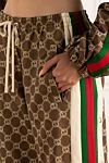 Костюм прогулянковий з поліестеру та бавовни коричневий жіночий Gucci - логотип по поверхні. дві кишені. 55% поліестер, 45% бавовна. еластичний пояс з зав'язкою, блискавка. Країна виробник: Италия. Догляд: спеціалізоване чищення - фото 6