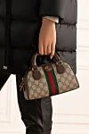Сумка из кожи коричневая женская Gucci - позолоченная фурнитура, контрастная полоска, металлический логотип. молния. натуральная кожа, текстиль. Страна производитель: Италия. Уход: специализированная чистка - фото 2