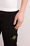 Stone Island Штани з бавовни та еластану чоловічі чорні - защипи. 90% бавовна, 2% еластан. куліска, гудзик, блискавка. дві передні кишені, одна задня кишеня, дві бічні кишені. Країна виробник: Італія. Догляд: спеціалізоване чищення - фото 5