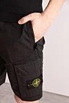 Stone Island Шорти з бавовни та поліаміду чоловічі чорні - логотип бренду. гудзик, блискавка. 97% бавовна, 3% еластан. дві передні кишені, дві бічні кишені, одна задня кишеня. Країна виробник: Італія. Догляд: спеціалізоване чищення - фото 5