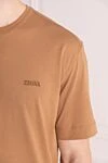 Ermenegildo Zegna Футболка мужская хлопковая карамельного оттенка с вышивкой на груди (уценка) - логотип бренда. 100% хлопок. Страна производитель: Италия. Уход: специализированная чистка - фото 5