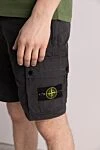 Stone Island Шорти з бавовни та еластану чоловічі сірі - логотип бренду. 97% бавовна, 3% еластан. Кишені передні, кишені бічні, одна задня кишеня. Країна виробник: Італія. Догляд: спеціалізоване чищення - фото 5