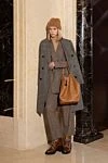 Костюм зі штанами жіночий коричневий Loro Piana - 48% льон, 25% бавовна, 21% вовна, 6% шовк. гудзики. дві бічні кишені, одна нагрудня кишеня. Країна виробник: Італія. Догляд: спеціалізоване чищення - фото 10