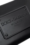 Dolce & Gabbana Папка з телячої шкіри чоловічий чорний - тривимірним логотипом у вигляді фірмової платівки. 100% шкіра теляча. на блискавку з фірмовим бігунком. Ремінь: Знімний ремінець із телячої шкіри. Розміри: 24?37?3 см. Країна виробник: Італія. Догляд: спеціалізоване чищення - фото 5