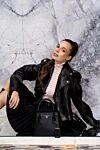 Prada Женская черная сумка из натуральной кожи с логотипом - логотип бренда, фактура кожи. 100% натуральная кожа. молния. Страна производитель: Италия. Уход: специализированная чистка - фото 7