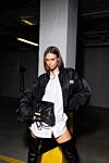 Сумка жіноча чорна із натуральної шкіри Balenciaga - чорна матова фурнітура з логотипом B, м'ята теляча шкіра та стьобана тканина. криволінійна основа. 100% натуральна шкіра ягняти. Розміри: Д30 x В20 x Ш7 см. Довжина ременя: Ремінець-ланцюжок через плече (49 см). внутрішня кишеня на блискавці, внутрішня плоска кишеня. Магнітна застібка з шипами. Країна виробник: Італія. Догляд: спеціалізоване чищення - фото 6