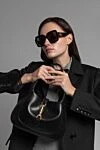 Жіноча чорна сумка з натуральної шкіри із золотою фурнітурою Gucci - фурнітура золотистого кольору. 100% натуральна шкіра. Розміри: 7,5 х 19 х Г 4 см. всередині одна відкрита кишеня. Довжина ручки: знімний та регульований плечовий ремінь заввишки 4757.5 см. Країна виробник: Італія. Догляд: спеціалізоване чищення - фото 6