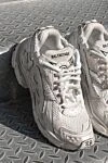 Balenciaga Кроссовки женские Runner белые с эффектом потертости - логотип бренда, эффект потертости. шнурки. полиуретан, полиэстер. Страна производитель: Италия. Уход: специализированная чистка - фото 7