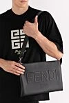 Сумка через плече чоловіча чорна Fendi - логотип бренду. 100% натуральна шкіра. Ремінь: плечовий ремінь. блискавка. Країна виробник: Італія. Догляд: спеціалізоване чищення - фото 2