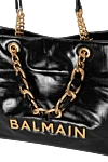 Balmain М'яка сумка-тоут із тисненої потрісканої телячої шкіри з монограмою PB Labyrinth - металевий логотип, золота фурнітура. 100% шкіра теляча. Ручки: Подвійні ручки зі шкіри та ланцюга, переплетені зі шкірою. Розмір: 40 x 30 x 13,5 см.. внутрішня кишеня на блискавці, шкіряна кишеня для карт. магнітна застібка. Країна виробник: Італія. Догляд: спеціалізоване чищення - фото 5