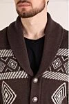 Brunello Cucinelli Кардиган мужской коричневый с узором в виде узора - узор графический. воротник шалевый. 100% кашемир. пуговицы. Страна производитель: Италия. Уход: специализированная чистка - фото 5