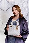 Dior Сумка Lady середнього розміру зі шкіри ягняти сіра - підвіски Dior з блідо-золотим покриттям. 100% шкіри ягняти. Довжина ременя: тонкий, регульований та знімний плечовий ремінь. внутрішня кишеня на блискавці, велика плоска кишеня. Країна виробник: Італія. Догляд: спеціалізоване чищення - фото 9