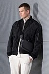 Palm Angels Мужской стеганый бомбер с карманом на рукаве черный - логотип бренда. 74% полиамид, 26% хлопок. два боковых кармана, карман на рукаве. молния, кнопки. Страна производитель: США. Уход: специализированная чистка - фото 7