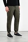 Stone Island Чоловічі штани зелені з еластичним поясом - логотип бренду. 97% бавовна, 3% еластан. дві бічні кишені, дві кишені на штанинах, одна задня кишеня. Країна виробник: Італія. Догляд: спеціалізоване чищення - фото 3